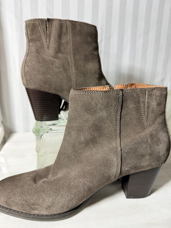 Vionic Shoes - Vionic Madeline Boots Women Size 9 Suede Greige Ankle Bootie Weather Resistant